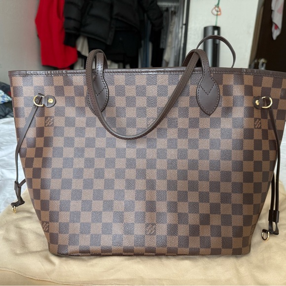 Authentic Louis Vuitton Neverdull MM Tote - Picture 4 of 10